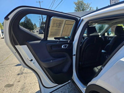 2023 Volvo XC40 Ultimate Dark Theme