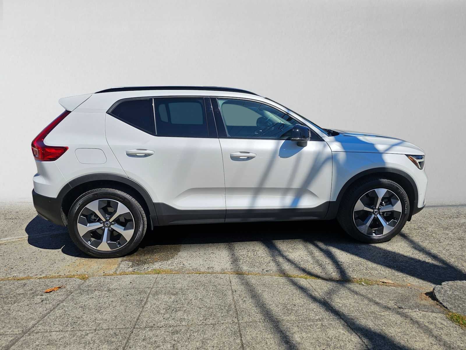 2023 Volvo XC40 Ultimate Dark Theme