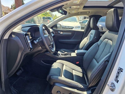 2023 Volvo XC40 Ultimate Dark Theme