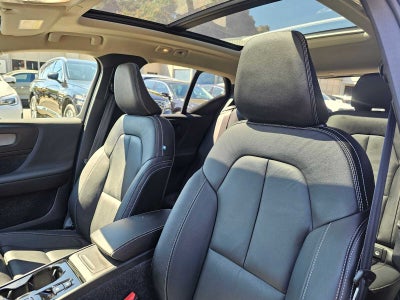 2023 Volvo XC40 Ultimate Dark Theme