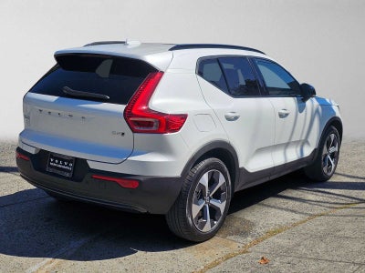 2023 Volvo XC40 Ultimate Dark Theme