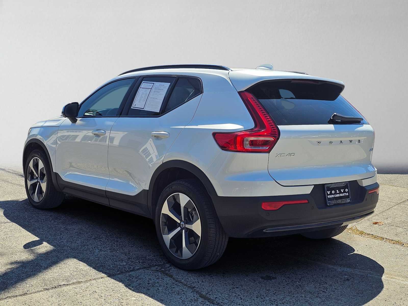 2023 Volvo XC40 Ultimate Dark Theme