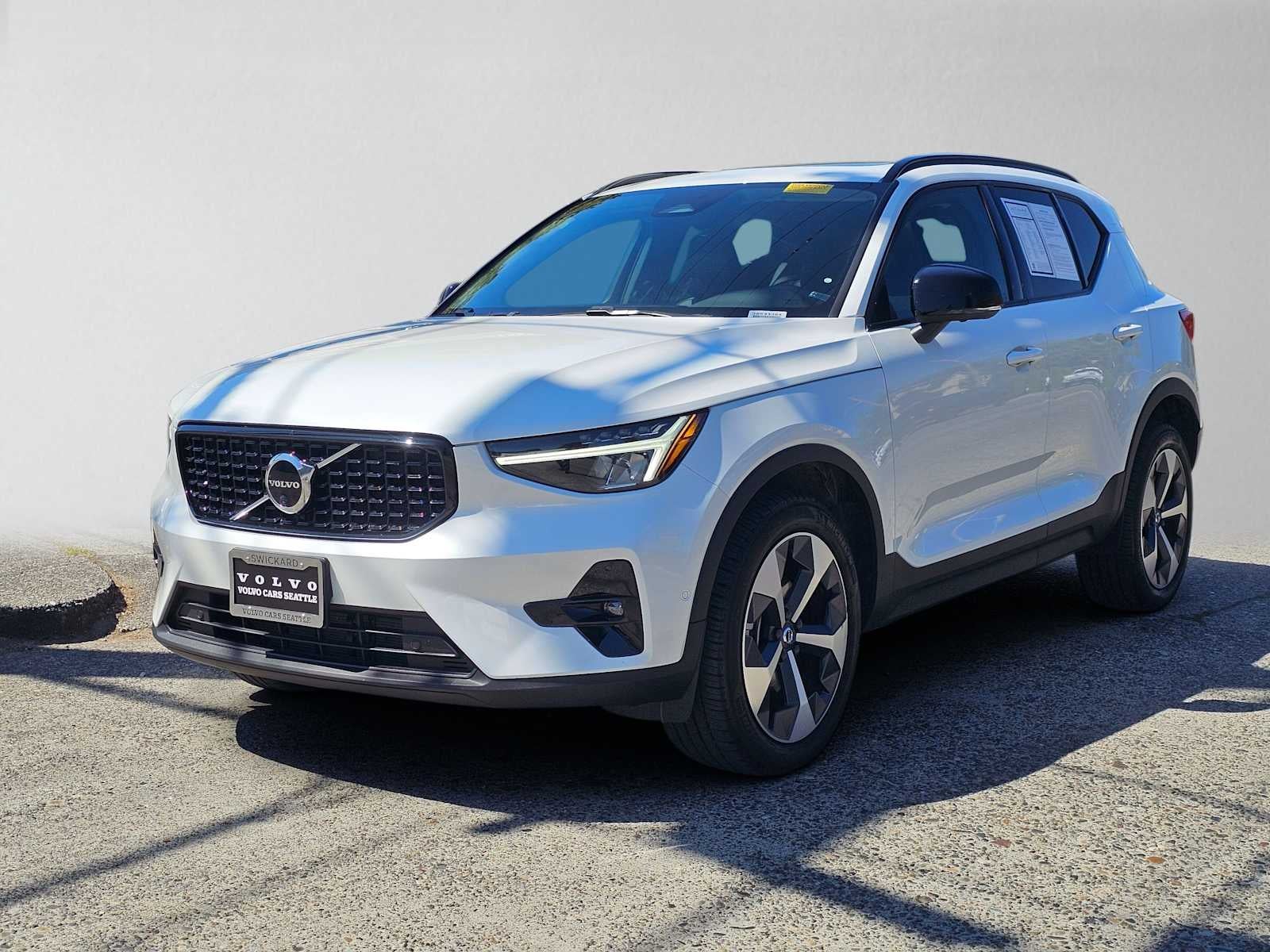 2023 Volvo XC40 Ultimate Dark Theme