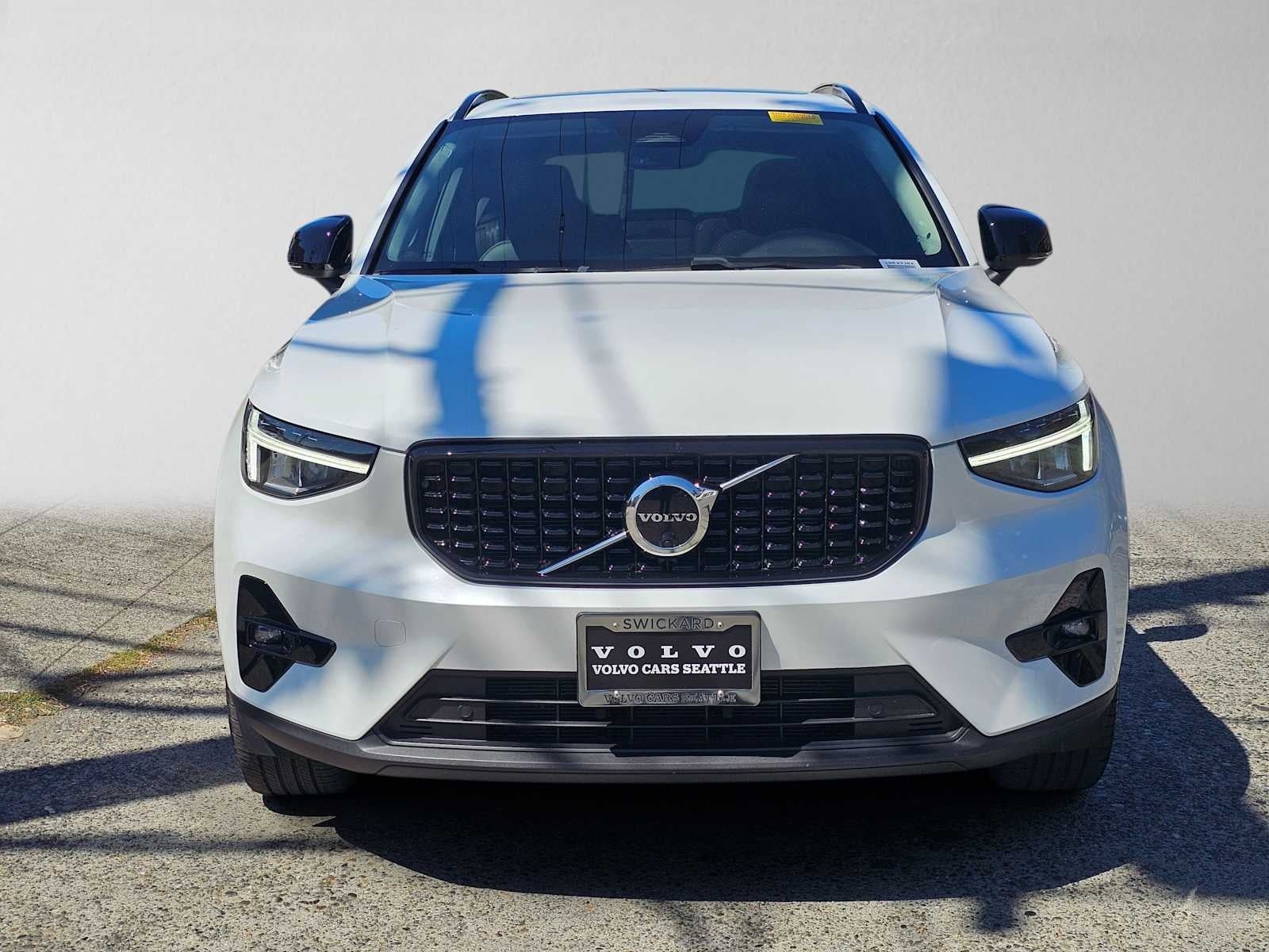 2023 Volvo XC40 Ultimate Dark Theme