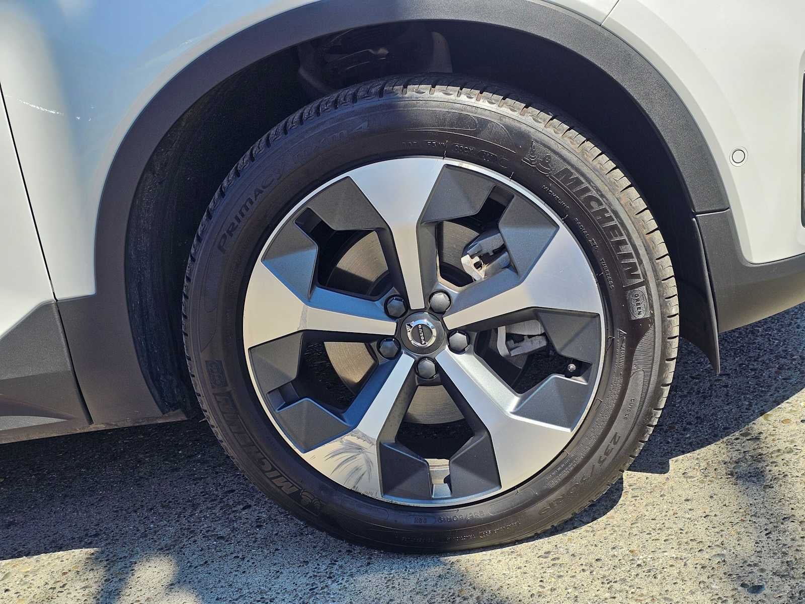 2023 Volvo XC40 Ultimate Dark Theme