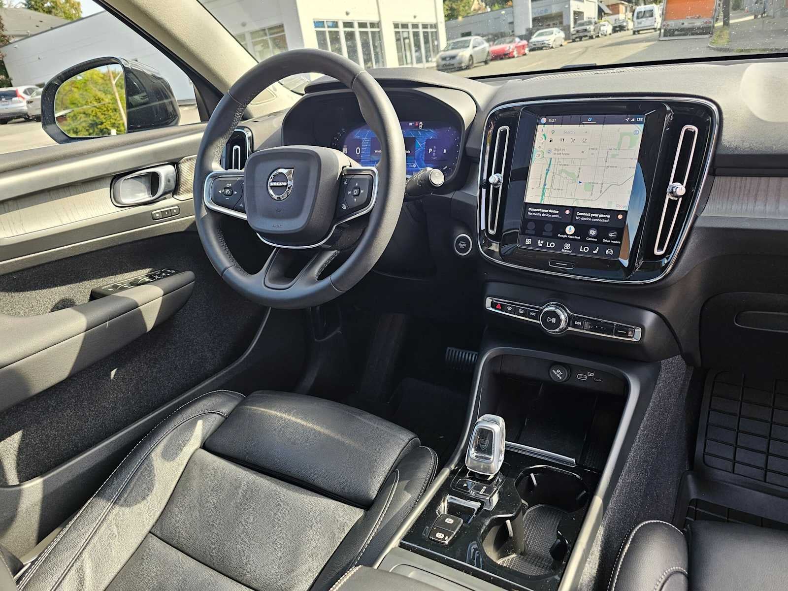 2023 Volvo XC40 Ultimate Dark Theme