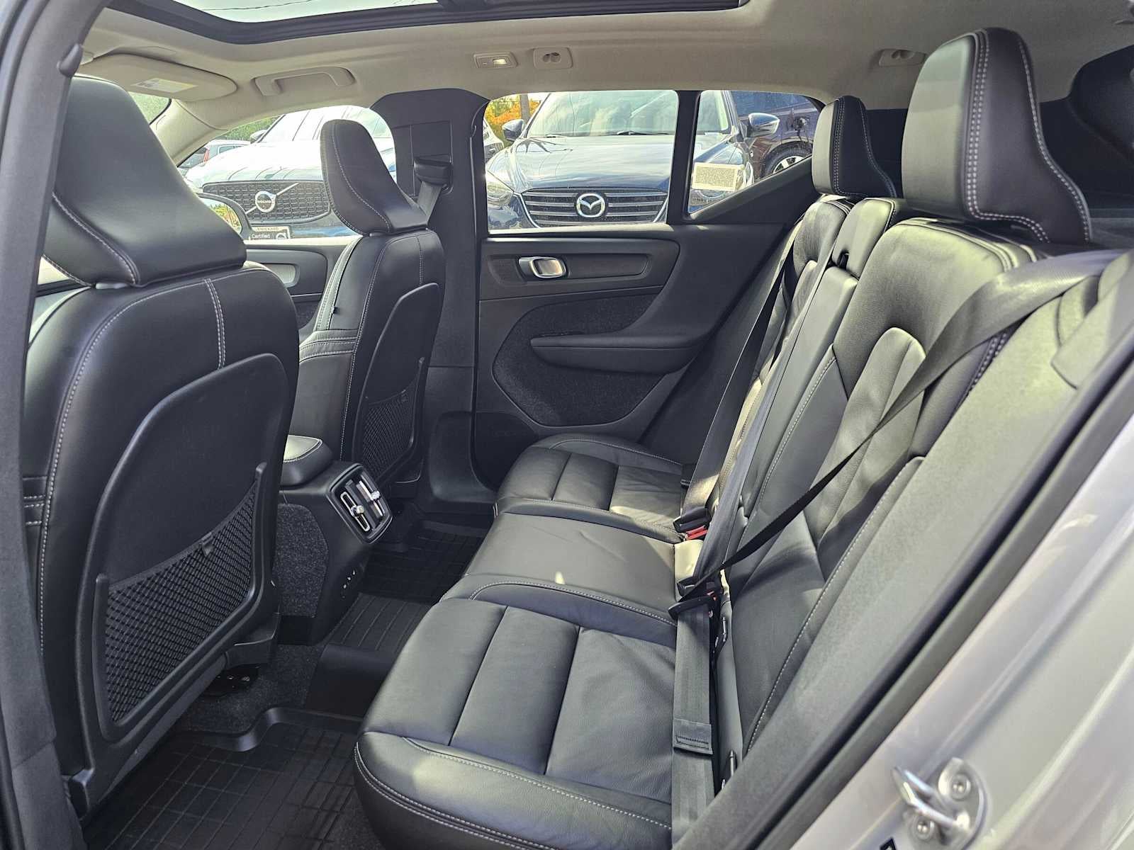 2023 Volvo XC40 Ultimate Dark Theme
