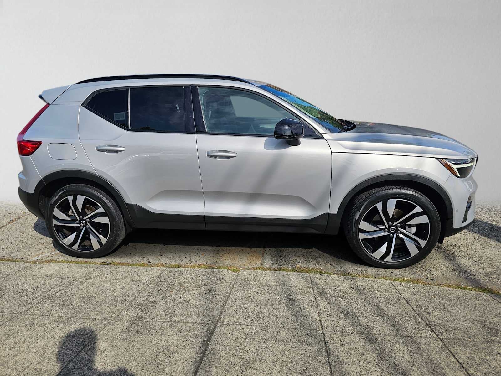 2023 Volvo XC40 Ultimate Dark Theme