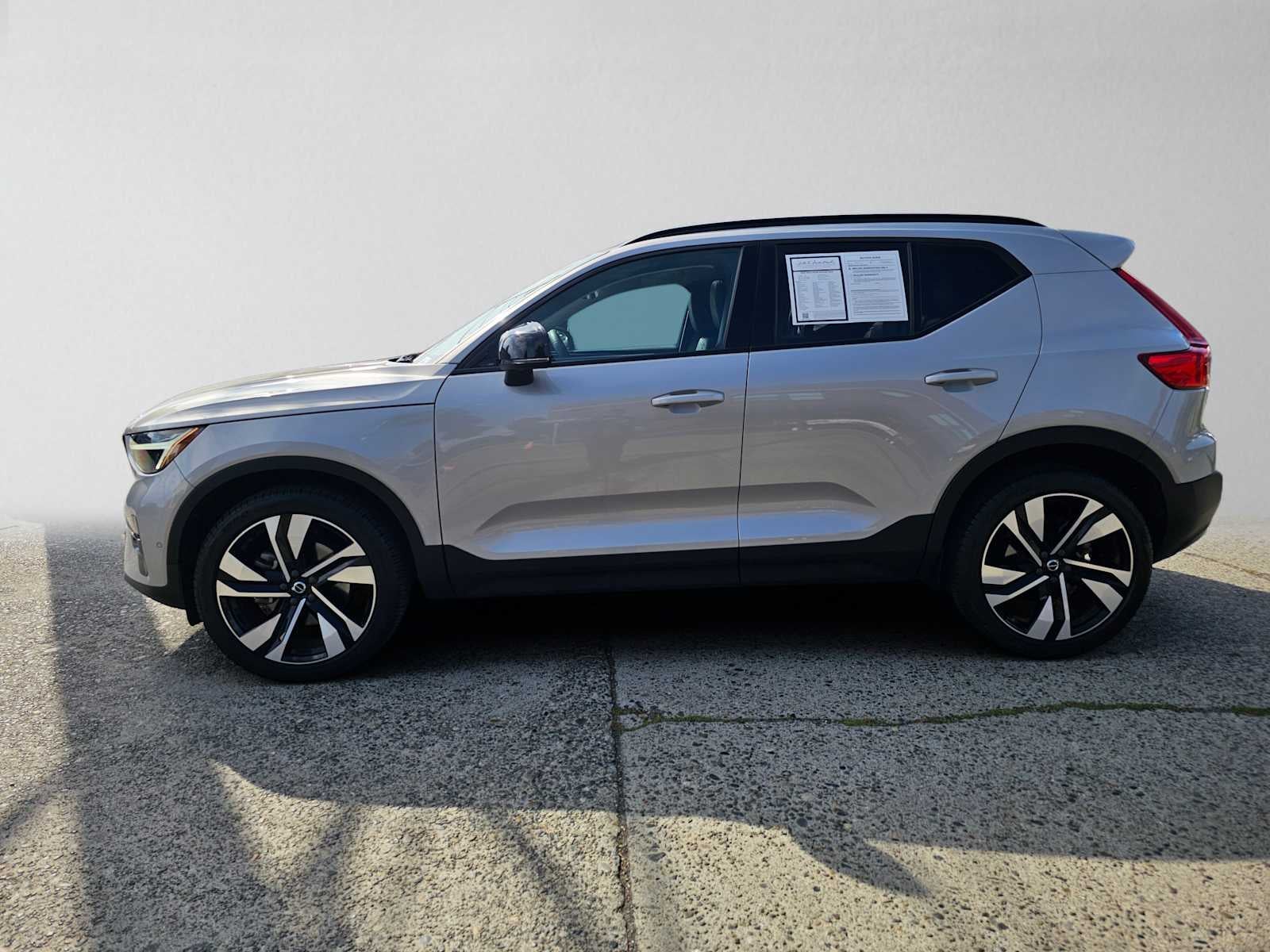 2023 Volvo XC40 Ultimate Dark Theme