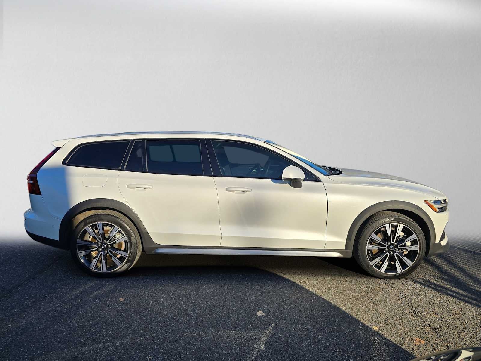 2023 Volvo V60 Cross Country Ultimate