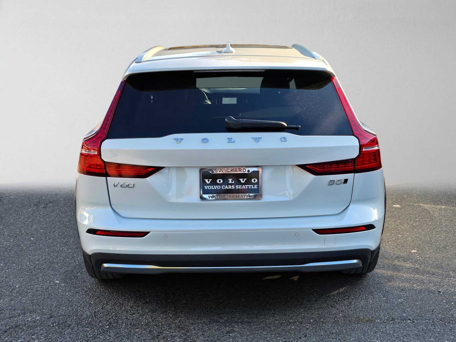 2023 Volvo V60 Cross Country Ultimate