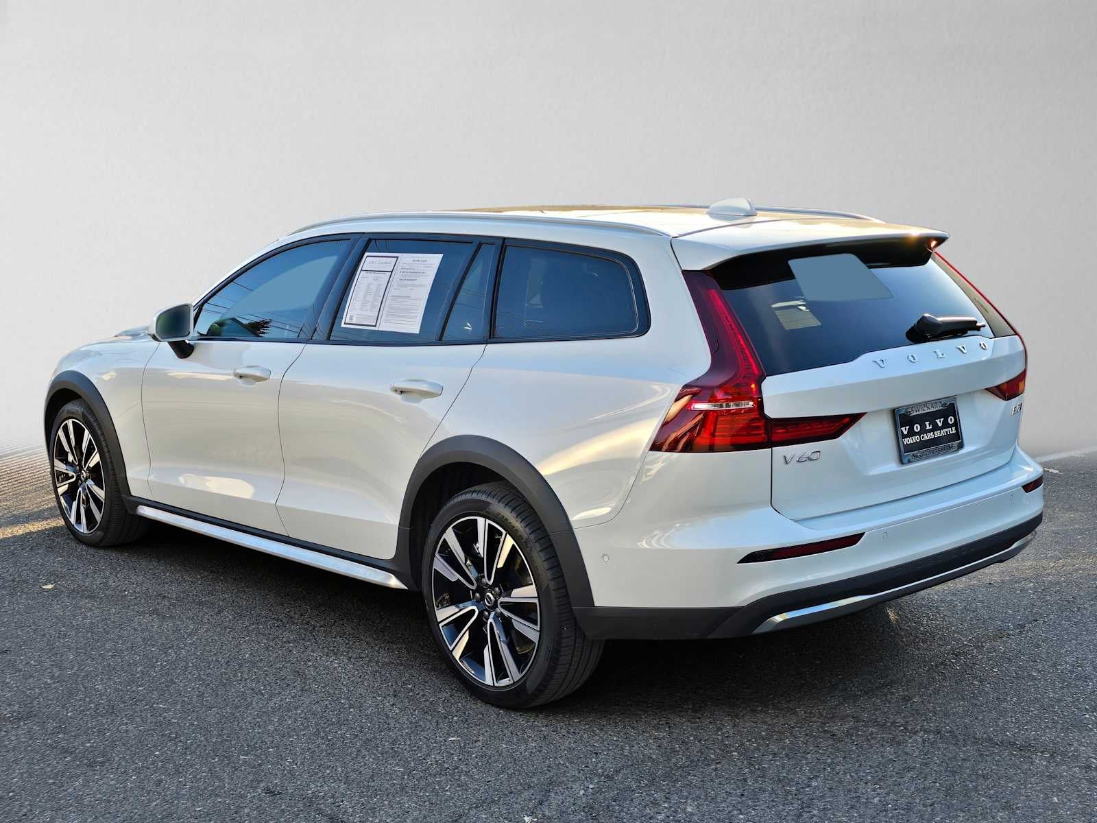 2023 Volvo V60 Cross Country Ultimate