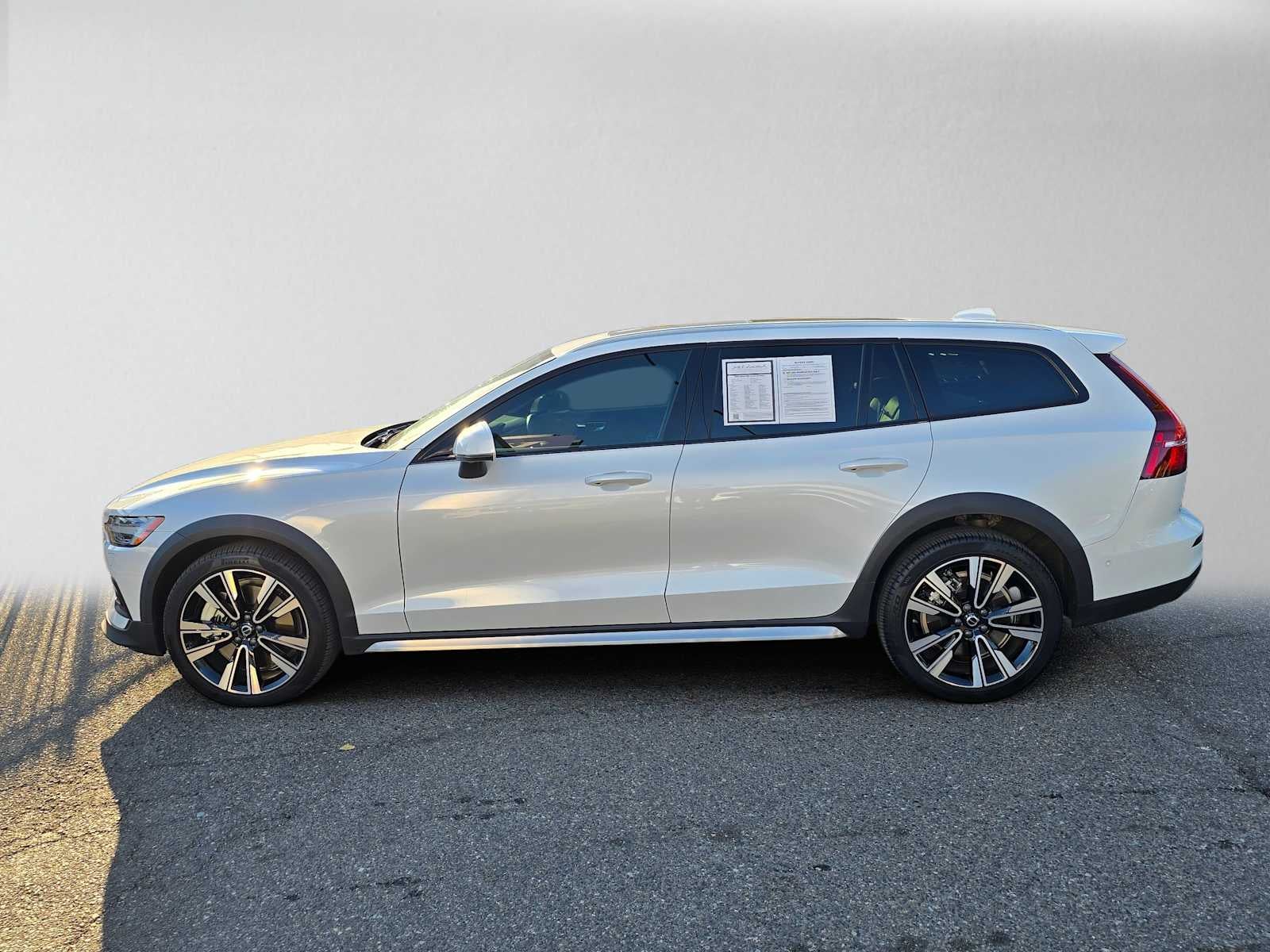 2023 Volvo V60 Cross Country Ultimate