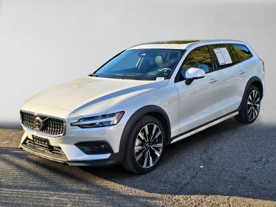 2023 Volvo V60 Cross Country Ultimate