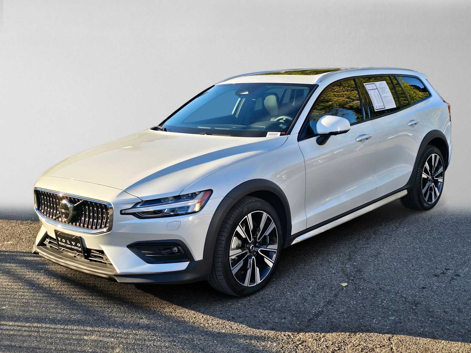 2023 Volvo V60 Cross Country Ultimate
