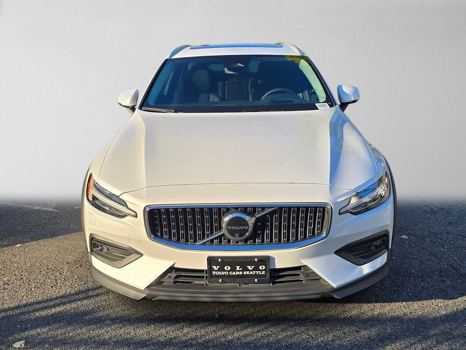 2023 Volvo V60 Cross Country Ultimate