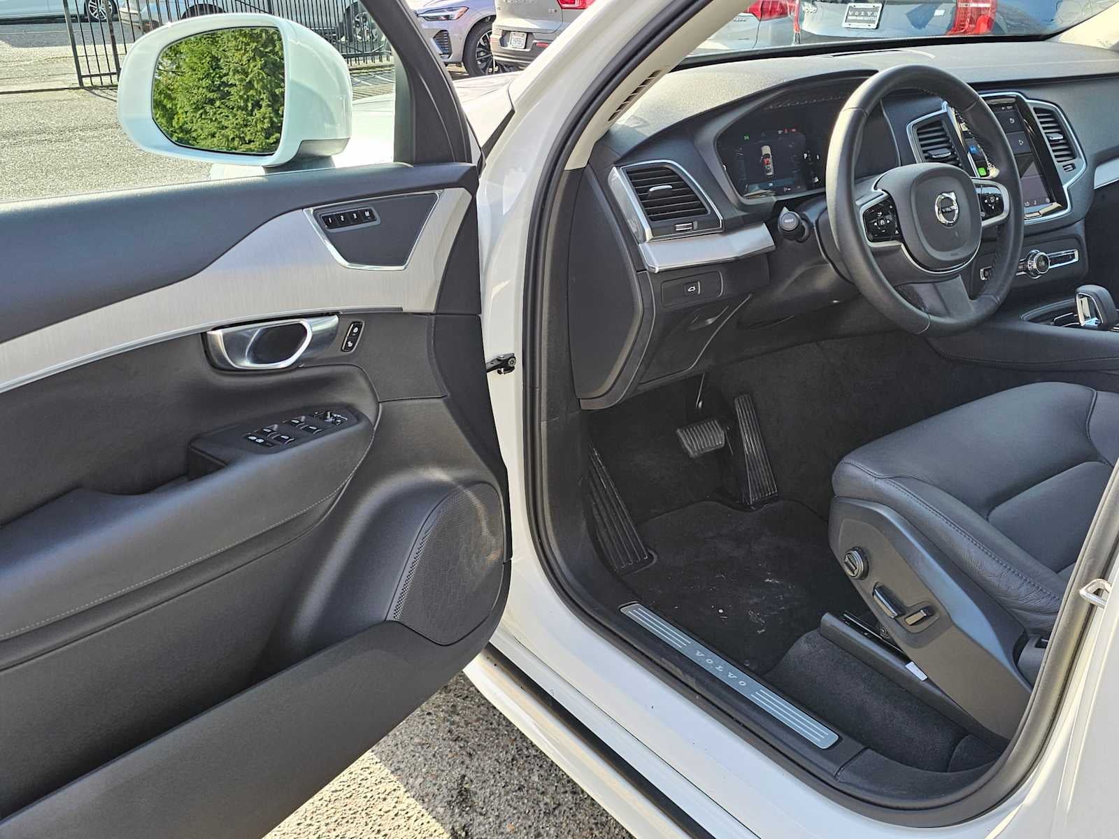 2025 Volvo XC90 Core