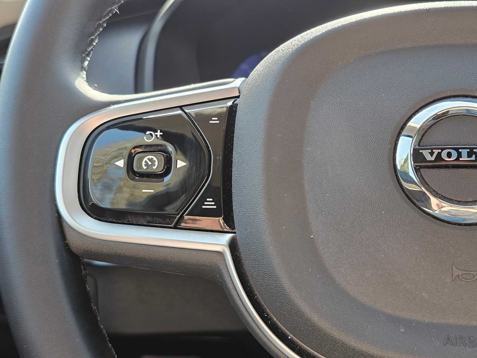 2025 Volvo XC90 Core