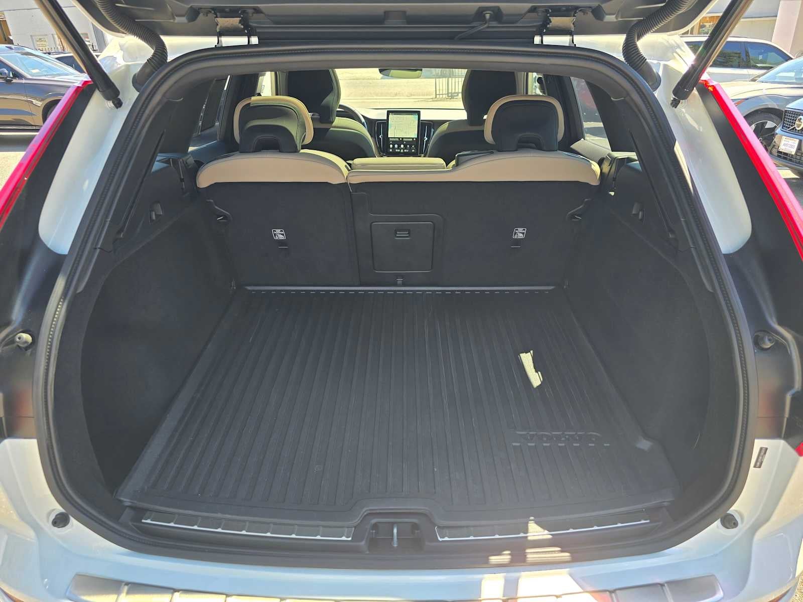 2026 Volvo XC60 Plus