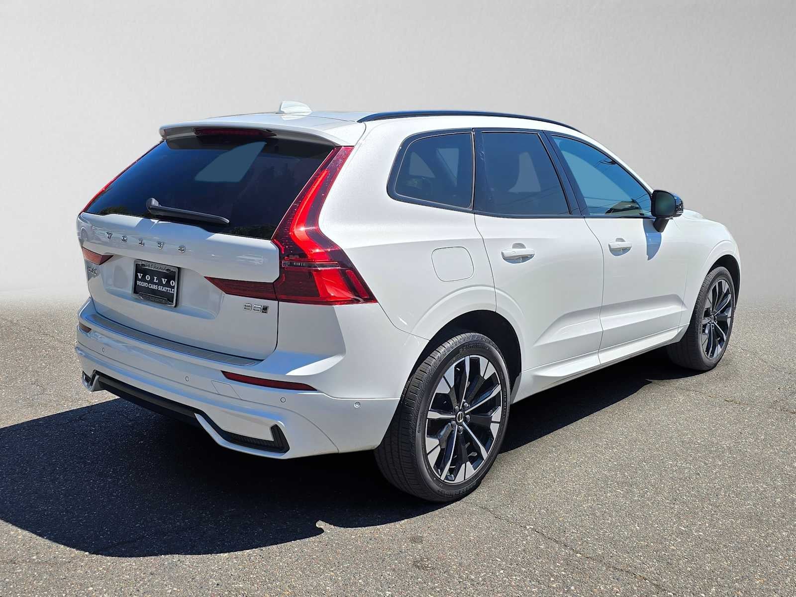 2026 Volvo XC60 Plus