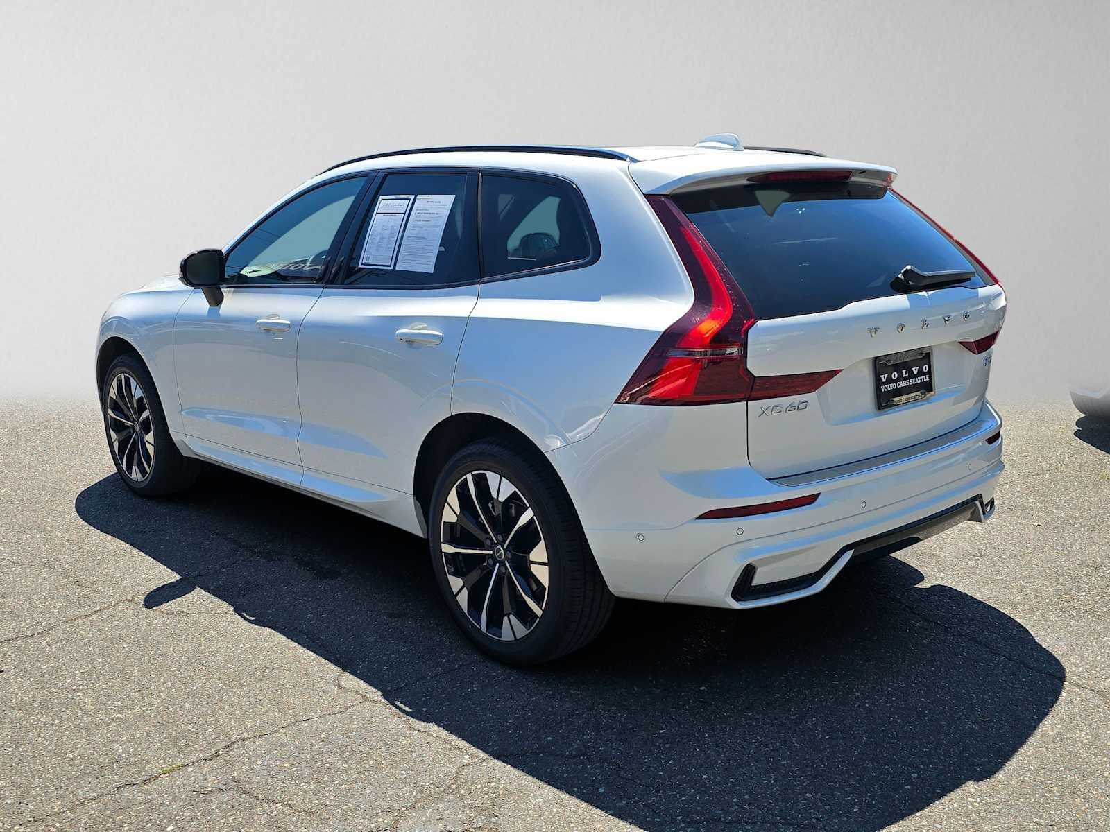 2026 Volvo XC60 Plus