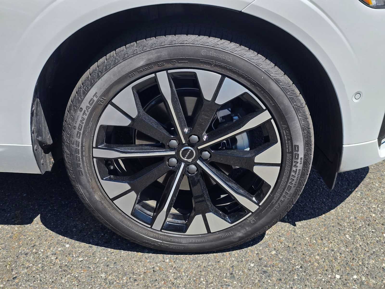 2026 Volvo XC60 Plus