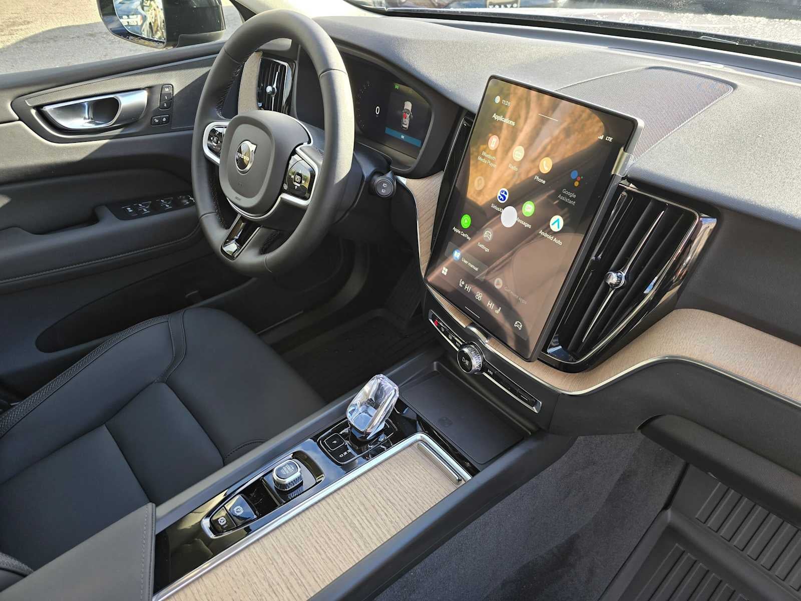 2026 Volvo XC60 Plus