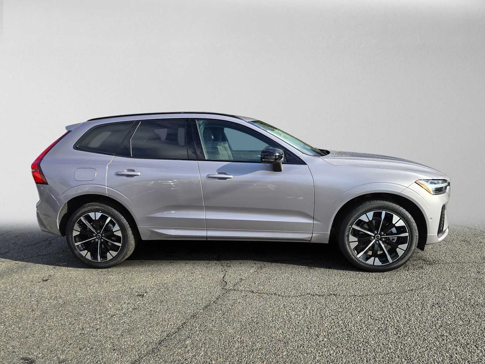 2026 Volvo XC60 Plus