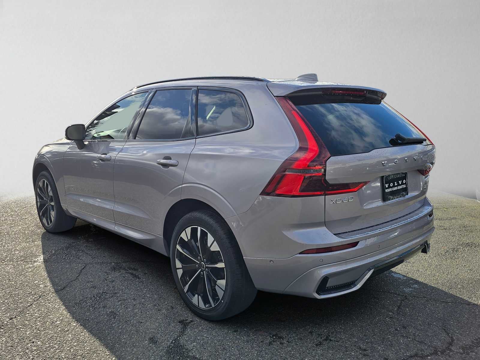 2026 Volvo XC60 Plus