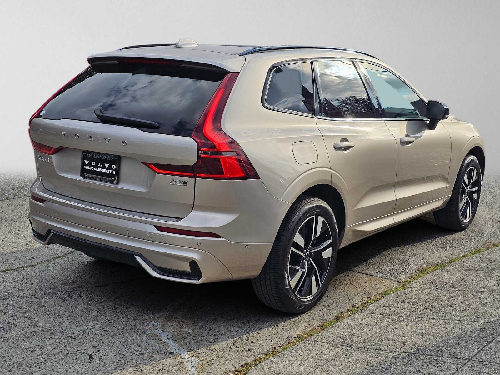 2026 Volvo XC60 Plus
