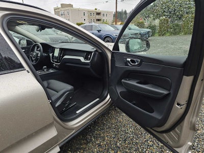 2025 Volvo XC60 Plus
