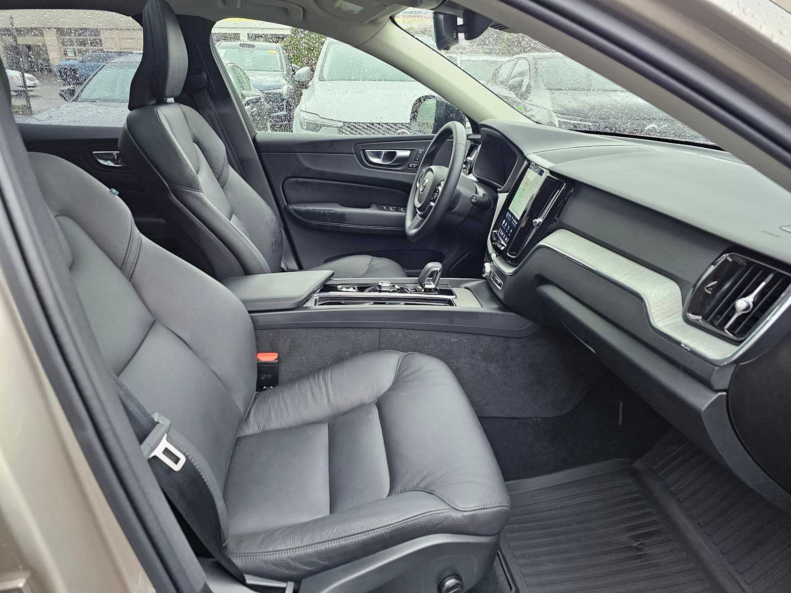 2025 Volvo XC60 Plus