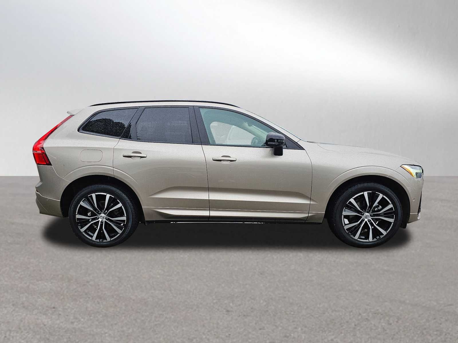 2025 Volvo XC60 Plus