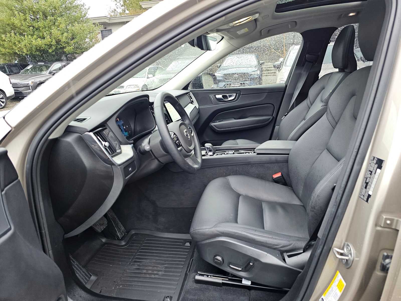 2025 Volvo XC60 Plus