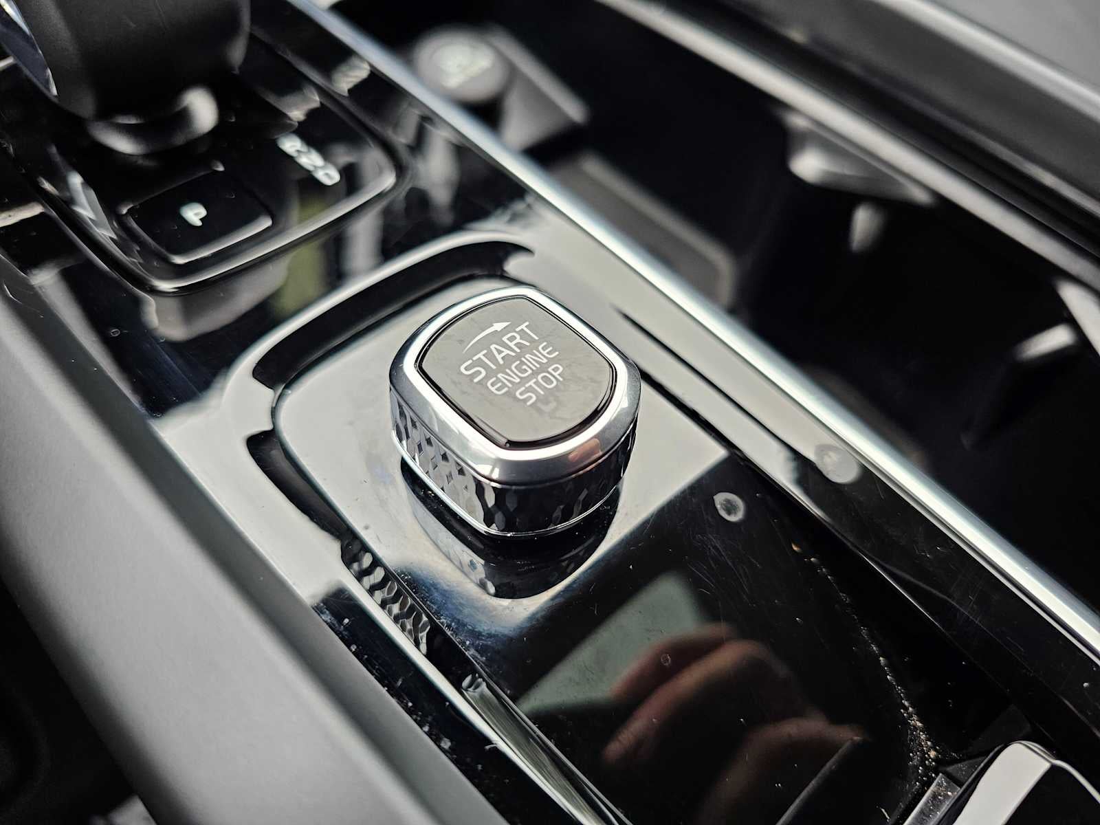 2025 Volvo XC60 Plus