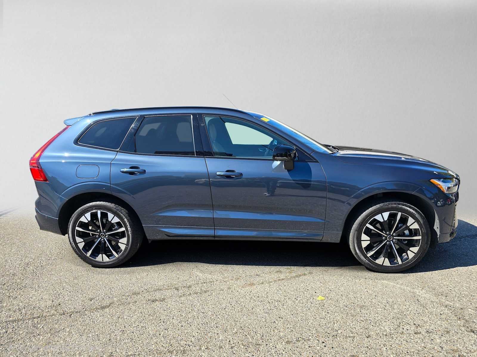 2026 Volvo XC60 Plus