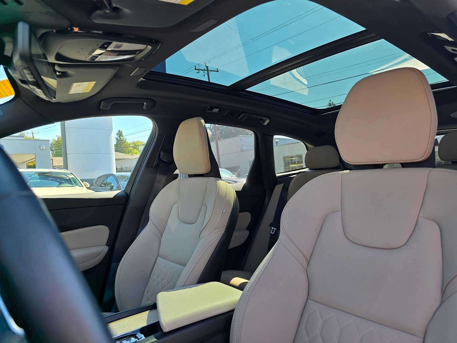2026 Volvo XC60 Plus