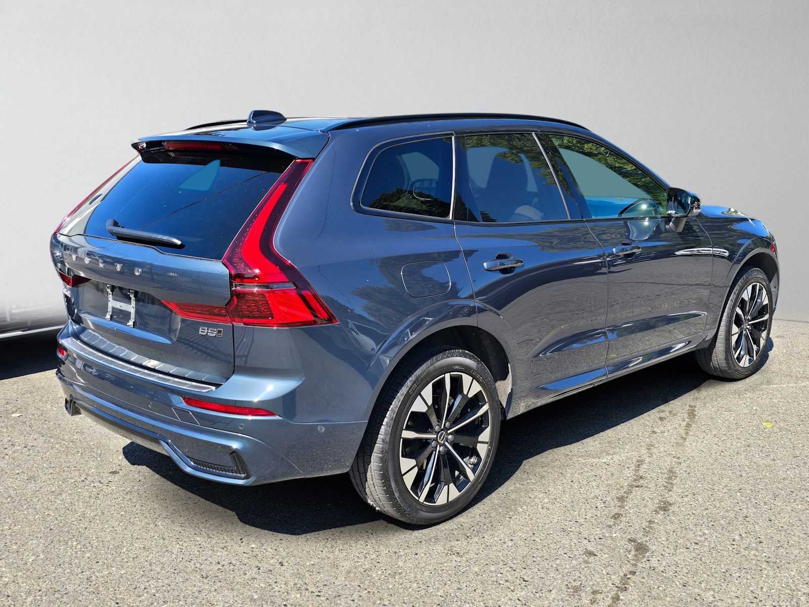 2026 Volvo XC60 Plus
