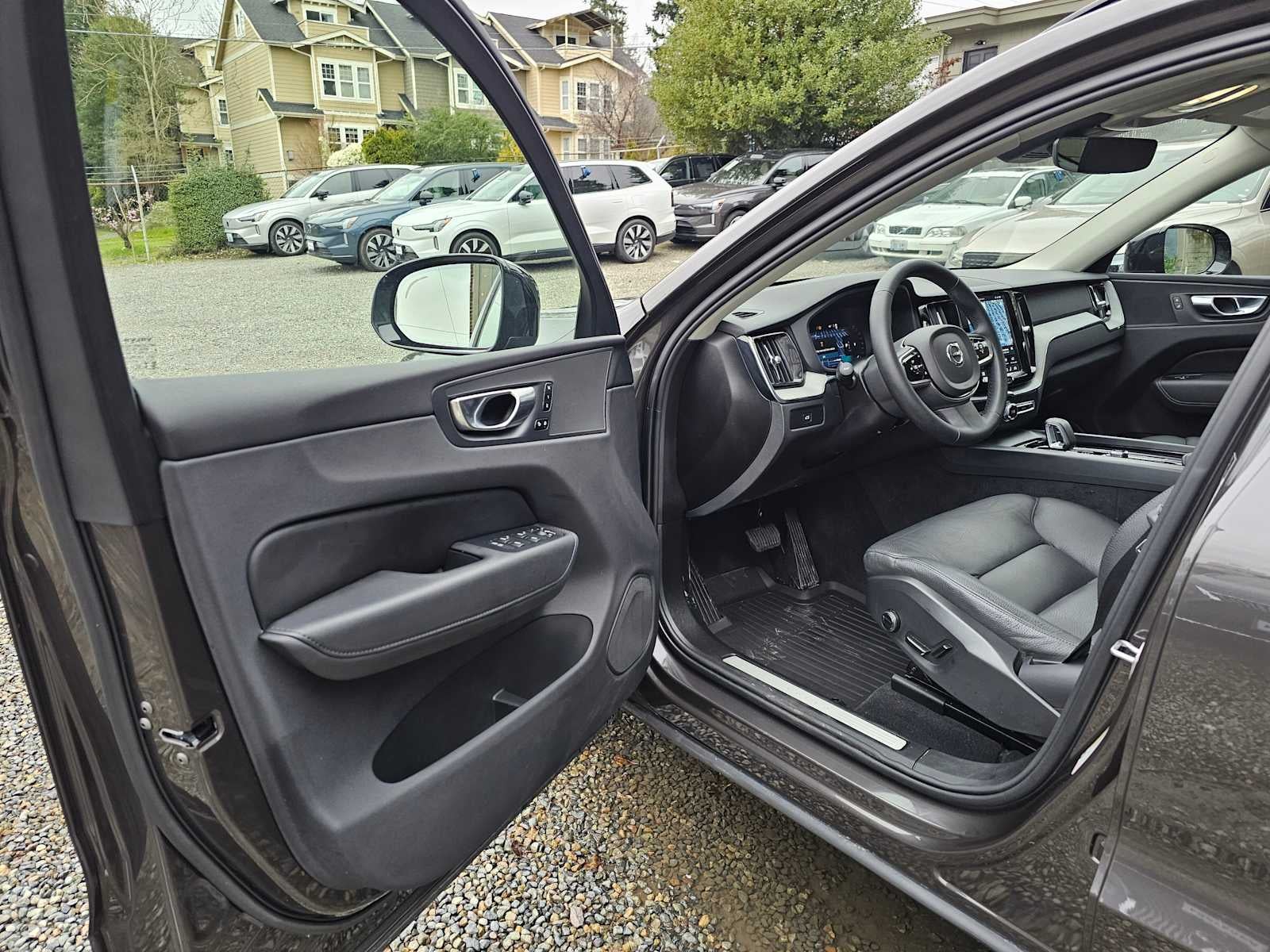 2025 Volvo XC60 Plus