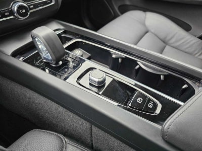 2025 Volvo XC60 Plus