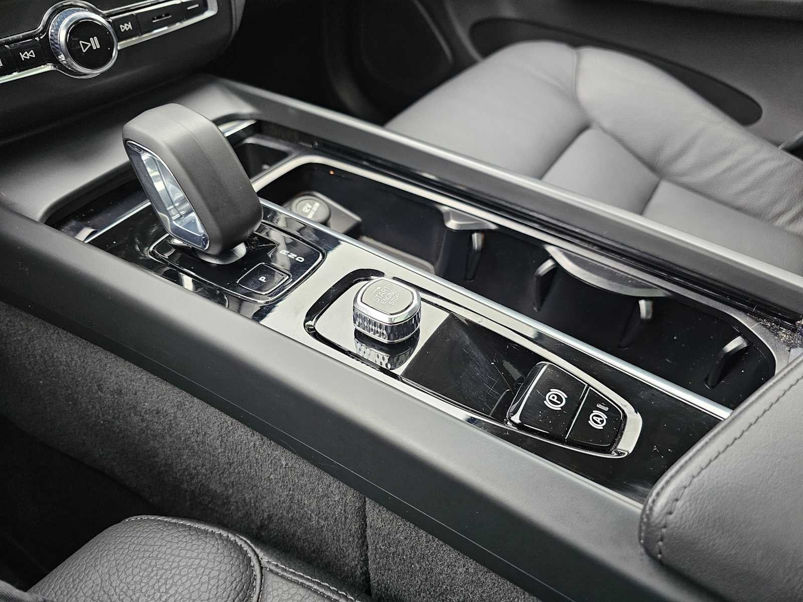 2025 Volvo XC60 Plus