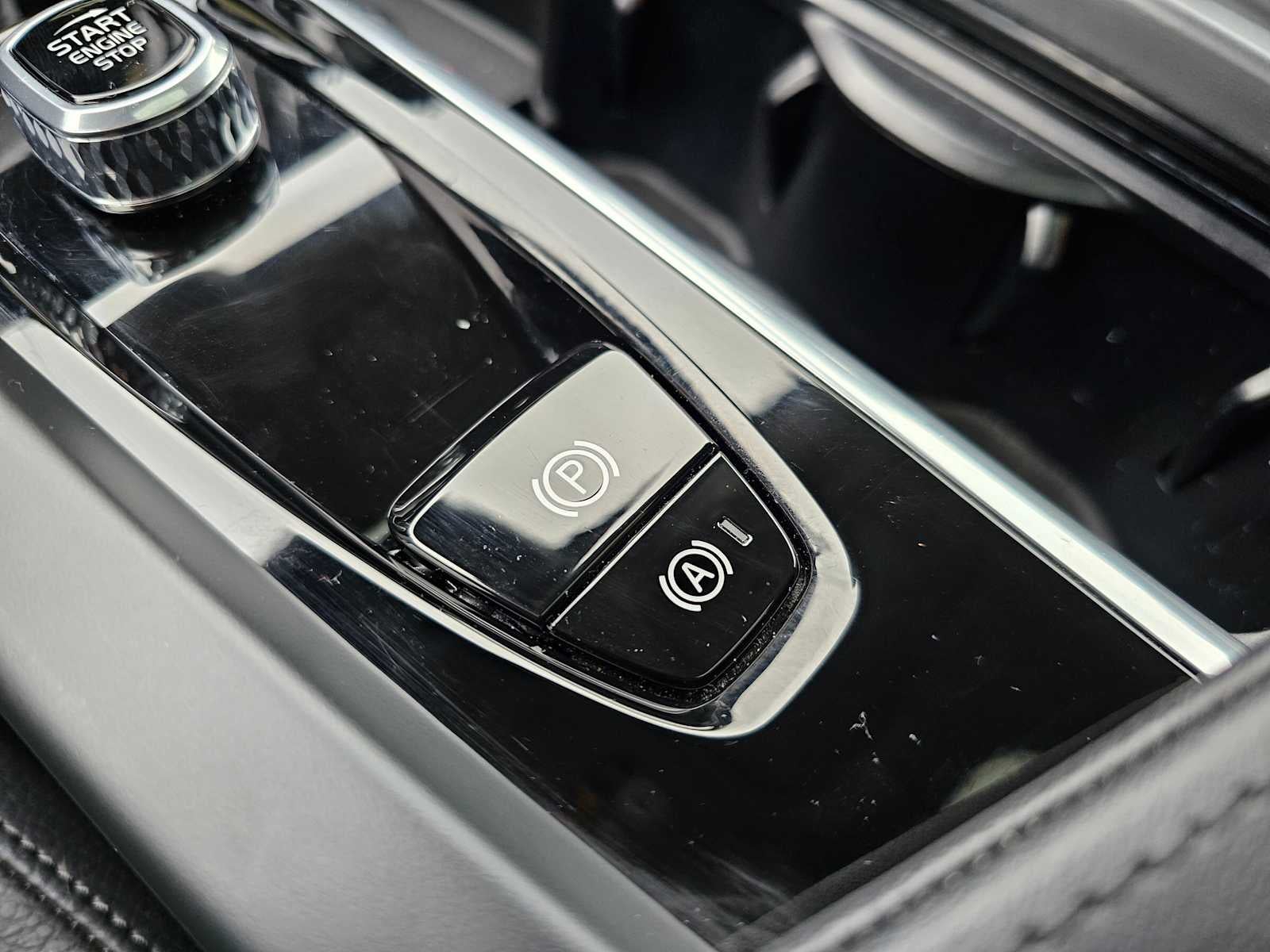 2025 Volvo XC60 Plus