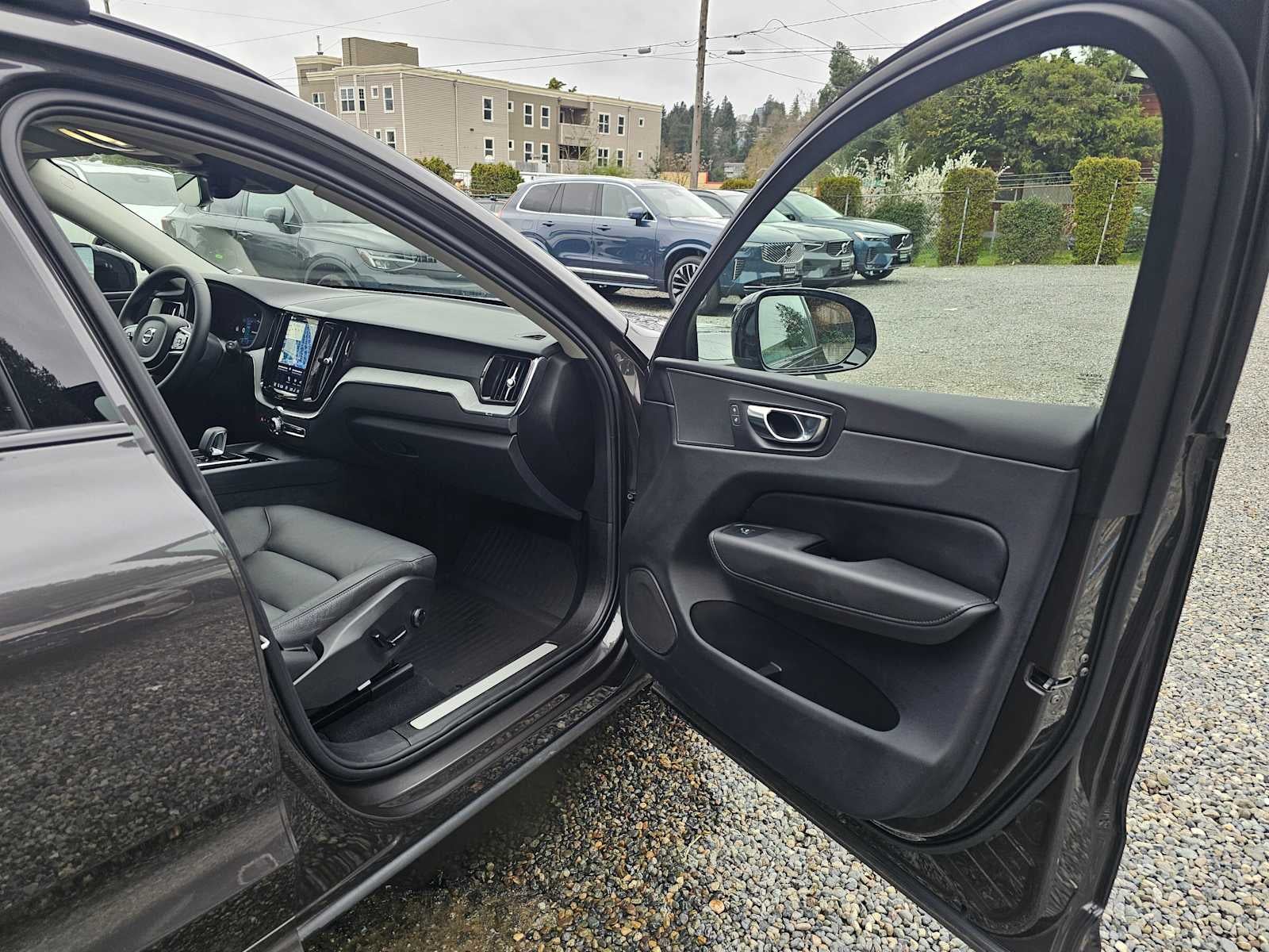 2025 Volvo XC60 Plus