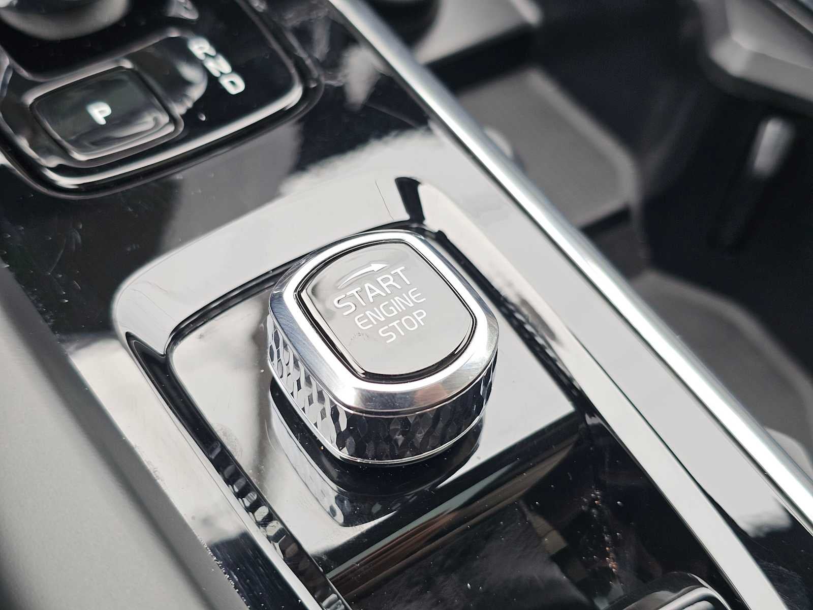 2026 Volvo XC60 Plus