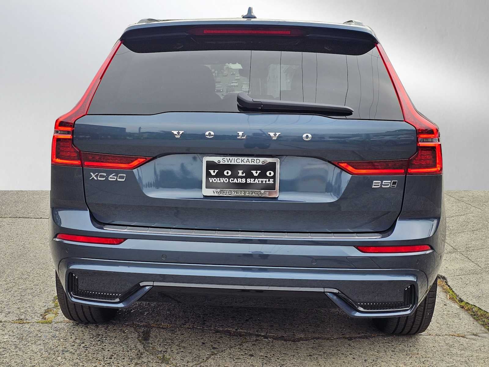 2026 Volvo XC60 Plus