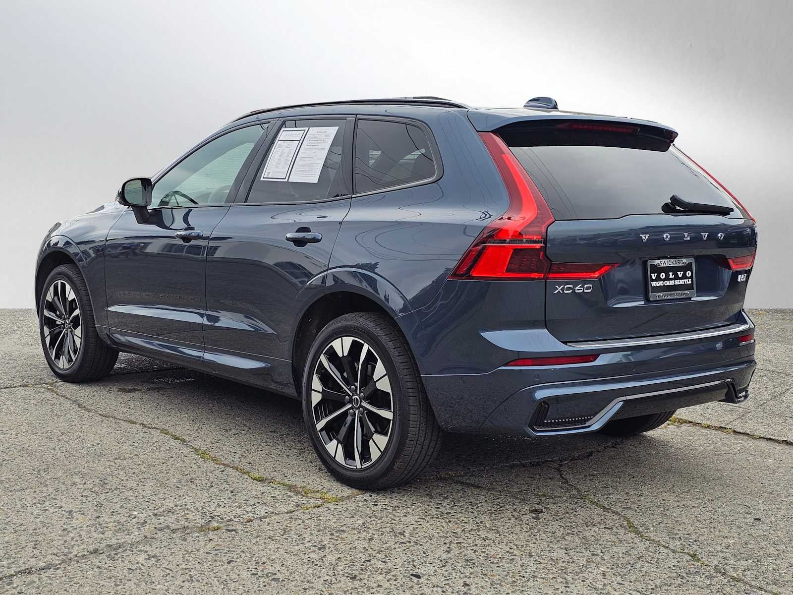 2026 Volvo XC60 Plus
