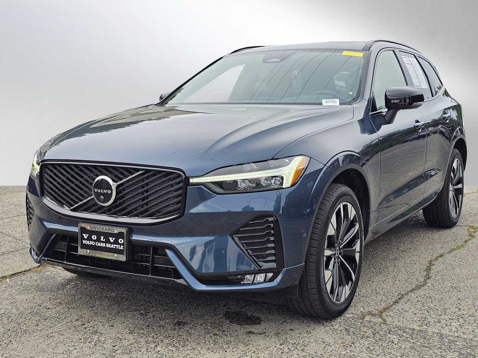 2026 Volvo XC60 Plus