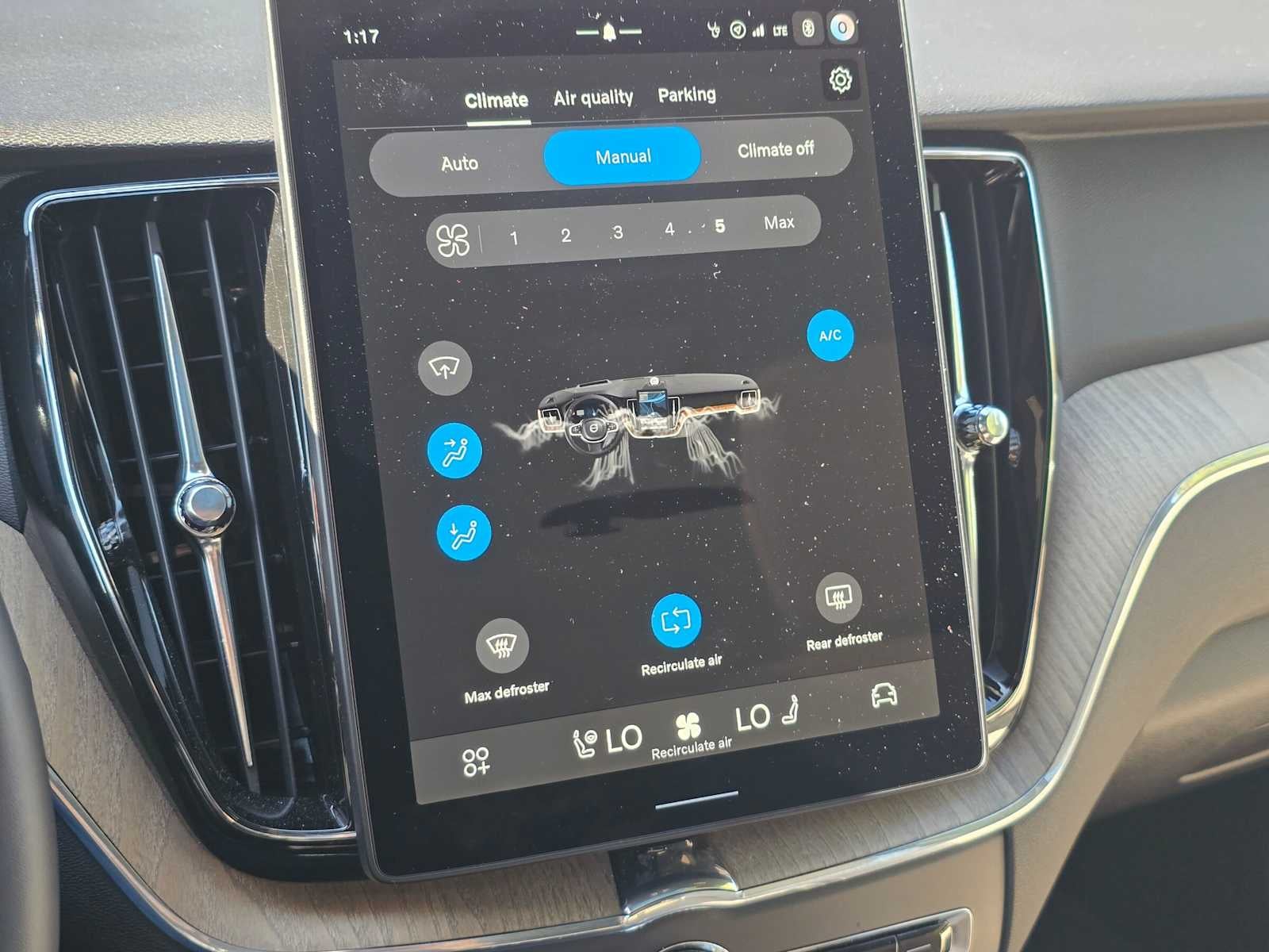 2026 Volvo XC60 Plus