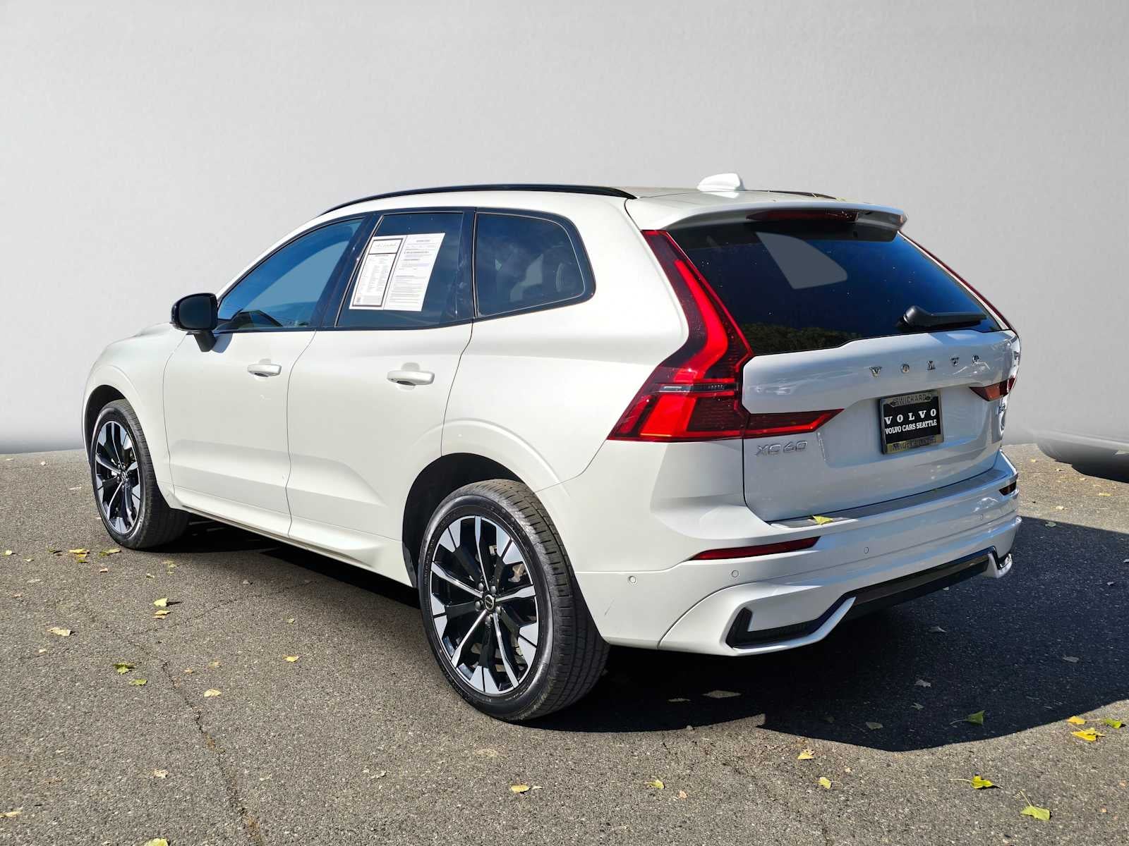 2026 Volvo XC60 Plus
