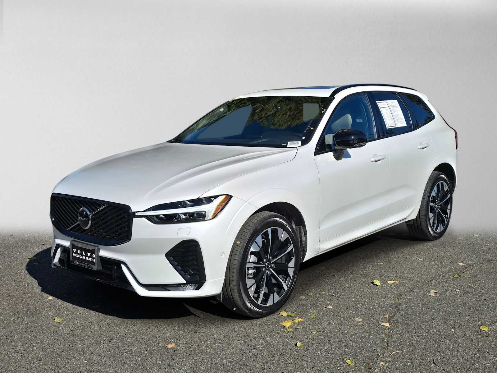 2026 Volvo XC60 Plus